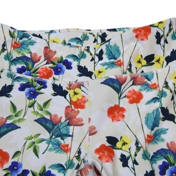 Fabletics Powerhold Poppy Field Floral White High Waisted Capri Leggings SMALL - Picture 4 of 10